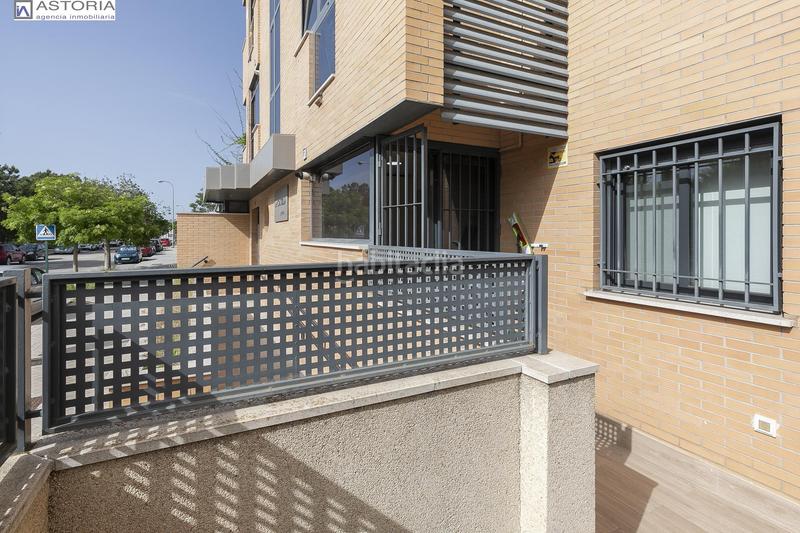 Foto cbcd82f5-7d57-4f62-9486-51b5624b9763. Piso tu nuevo hogar te espera! piso de ensueño con terraza, piscina y listo para entrar a vivir. en Granada