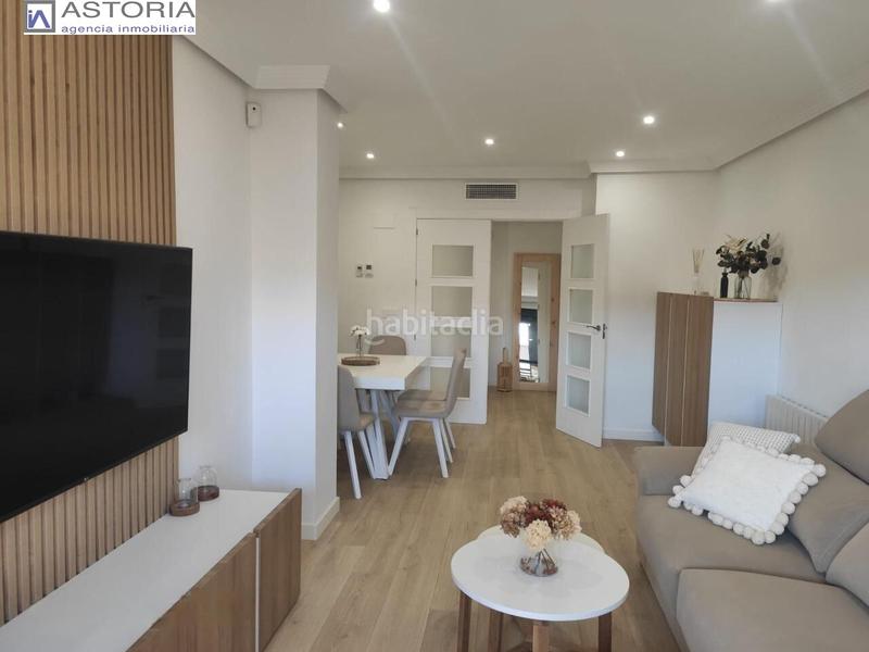 Foto e5692a90-81fb-4333-93d7-a7c0352b20da. Piso tu nuevo hogar te espera! piso de ensueño con terraza, piscina y listo para entrar a vivir. en Granada