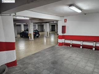 Parking coche en Calle buensuceso 9. Plaza de garaje en el centro de granada, junto plaza trinidad.