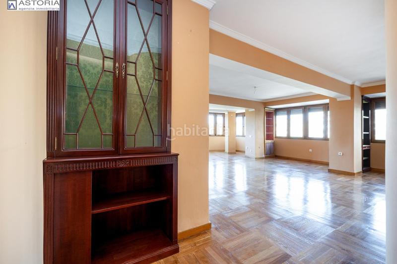 Foto 1e516fe0-7442-43bb-aeef-e6c087ce8463. Pis a avenida de la constitucion 18 a Plaza de Toros Granada