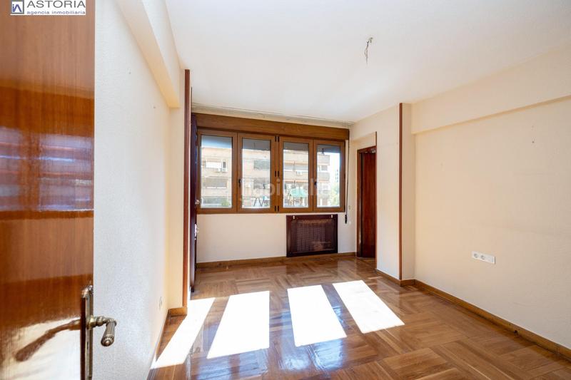 Foto 667f32ef-0e9e-40fc-b3eb-5b54a4a0e8ed. Pis a avenida de la constitucion 18 a Plaza de Toros Granada