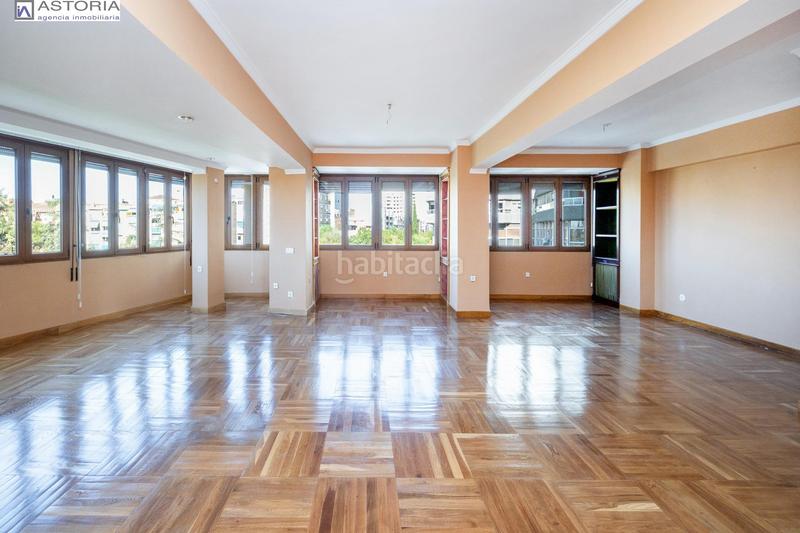 Foto b64f7e6a-fa1e-4a3a-8313-9d64a8e851e4. Pis a avenida de la constitucion 18 a Plaza de Toros Granada