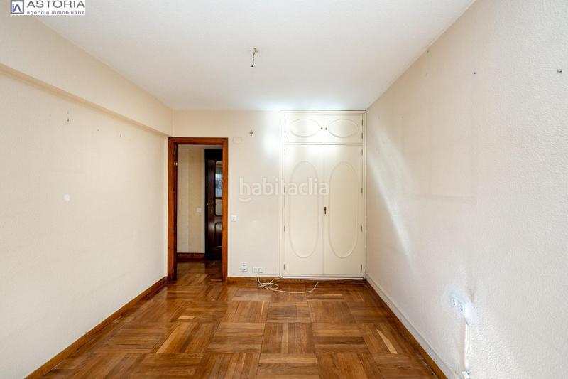 Foto c999c583-85d4-49b5-9047-f3f2b2cbbdc0. Pis a avenida de la constitucion 18 a Plaza de Toros Granada