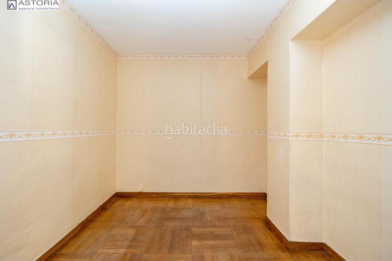 Foto f2eddd05-b7fa-40a6-8462-efbd4773f854. Pis a avenida de la constitucion 18 a Plaza de Toros Granada