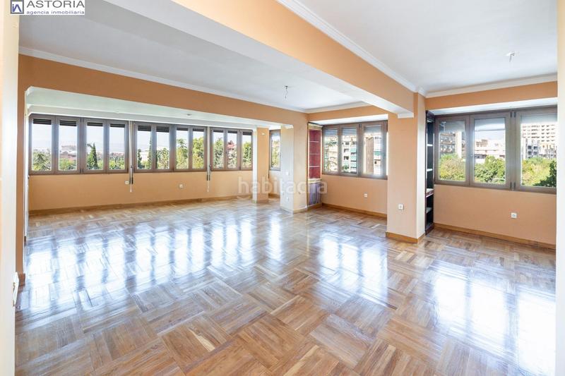 Foto f2f16cec-9f5a-4fba-84e3-4735708d8edf. Pis a avenida de la constitucion 18 a Plaza de Toros Granada