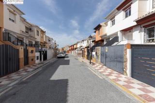 Casa a Calle de juan de la cierva 45. Estupenda casa en churriana de la vega