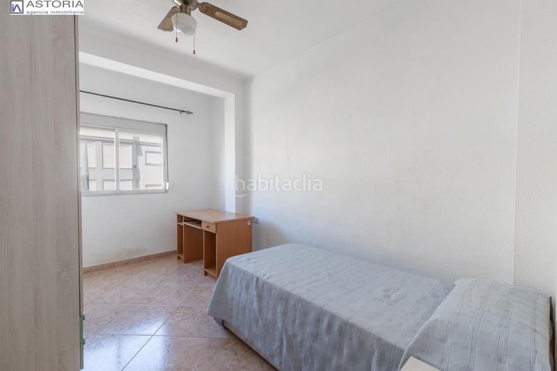 Foto c1a3eef3-c3b1-4b52-a7f6-5bb05b8d87b0. Piso estupendo piso junto al metro en Maracena