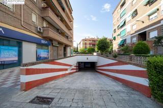 Aparcament cotxe a Calle san pablo 34. Plaza de garaje y trastero junto al hospital de traumatología
