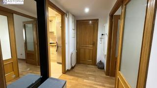 Location Appartement à Avenida del doctor olóriz 5. Piso en la avda. doctor oloriz con plaza de garaje