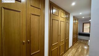 Miete Etagenwohnung in Avenida del doctor olóriz 5. Piso en la avda. doctor oloriz con plaza de garaje