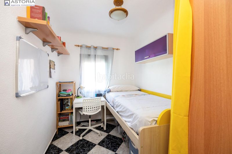 Foto d80091e7-cc4f-4090-8c58-080bd5f8e3eb. Pis a Barrio de Zaidín Granada