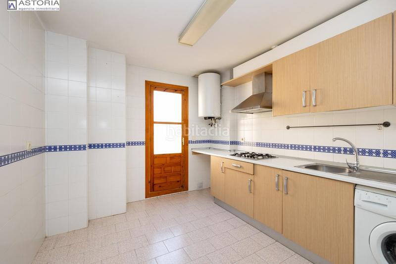 Foto bb223679-2c45-459c-82de-4d44c95b603f. Penthouse in calle garcia lorca 20 in La Zubia Ciudad Zubia (La)