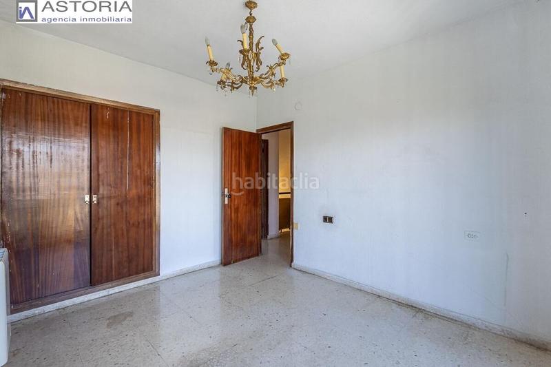 Foto 4214f1e2-f291-4a71-be7c-06a7c57e736a. Chalet mit parking pool in La Zubia Ciudad Zubia (La)