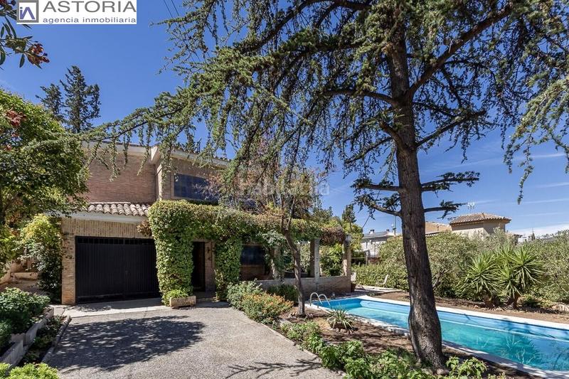 Foto f4cee506-409b-4f73-b2aa-87d4401045e7. Chalet mit parking pool in La Zubia Ciudad Zubia (La)