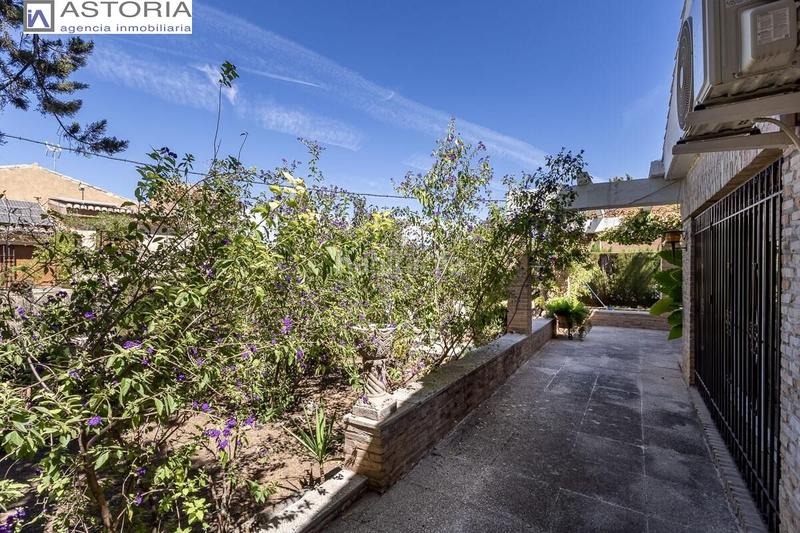 Foto f9e078c7-a2fd-4983-8a37-5b0d39973ff0. Chalet mit parking pool in La Zubia Ciudad Zubia (La)