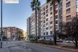 Etagenwohnung  Calle del periodista rafael gago palomo 3. Pisazo muy luminoso con terraza y garaje en urbanización privada