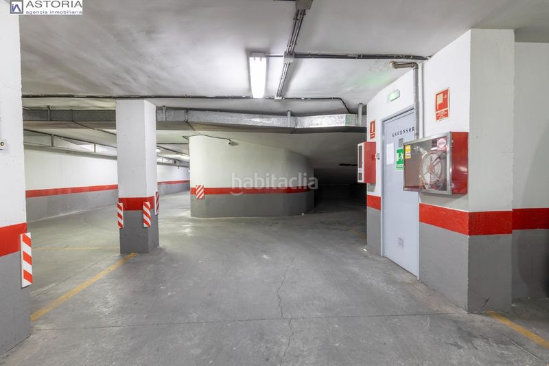 Foto c5bb2c42-8b7f-4a59-b15b-8162d870b5f2. Aparcament cotxe a Fígares Granada