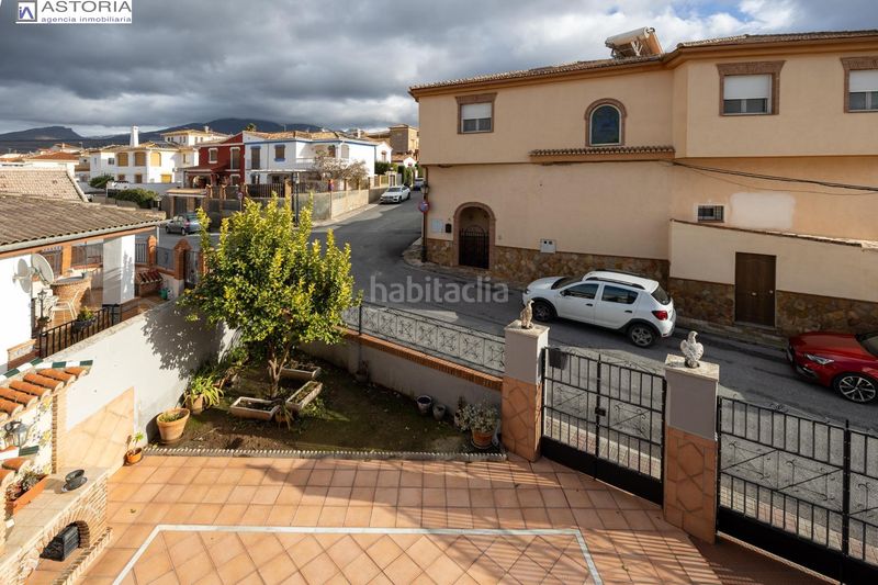 Foto 3c810884-84db-40b8-9939-74f4263b792e. Casa aparellada amb aparcament piscina a La Zubia Ciudad Zubia (La)