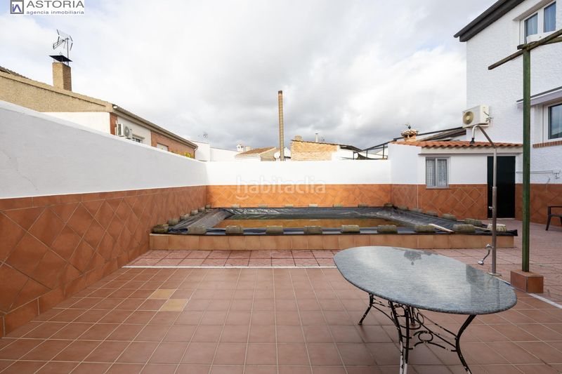 Foto 5f13a9ef-6e42-4ef3-8ff8-14e6c231496e. Casa aparellada amb aparcament piscina a La Zubia Ciudad Zubia (La)