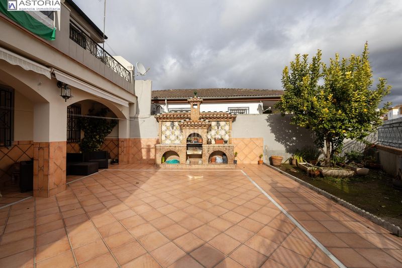 Foto 784042a2-1191-4032-94b3-d9a73e4b000f. Casa aparellada amb aparcament piscina a La Zubia Ciudad Zubia (La)