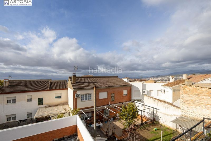 Foto aadf2252-da79-41eb-8796-bc9c28223f32. Casa aparellada amb aparcament piscina a La Zubia Ciudad Zubia (La)