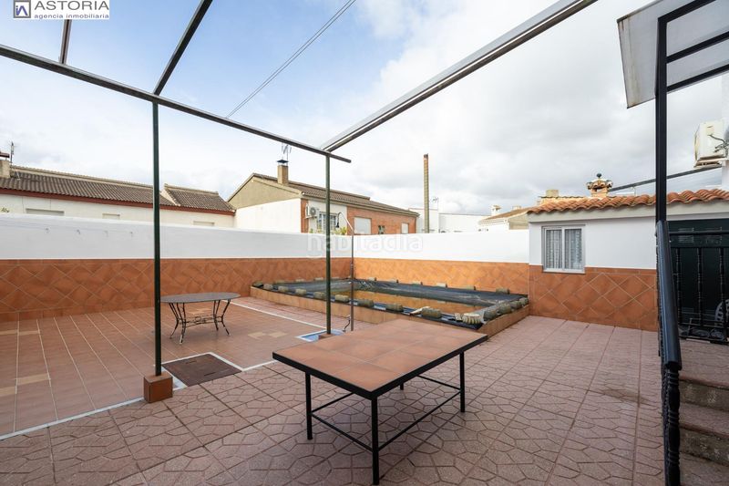Foto b96ef9b2-2150-475b-8299-d7109c571bb2. Casa aparellada amb aparcament piscina a La Zubia Ciudad Zubia (La)
