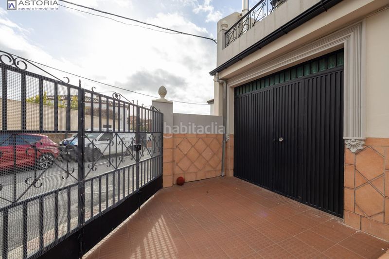 Foto bcda17c7-4b3b-4fa6-b5e5-6d1d7ac35d3b. Casa aparellada amb aparcament piscina a La Zubia Ciudad Zubia (La)
