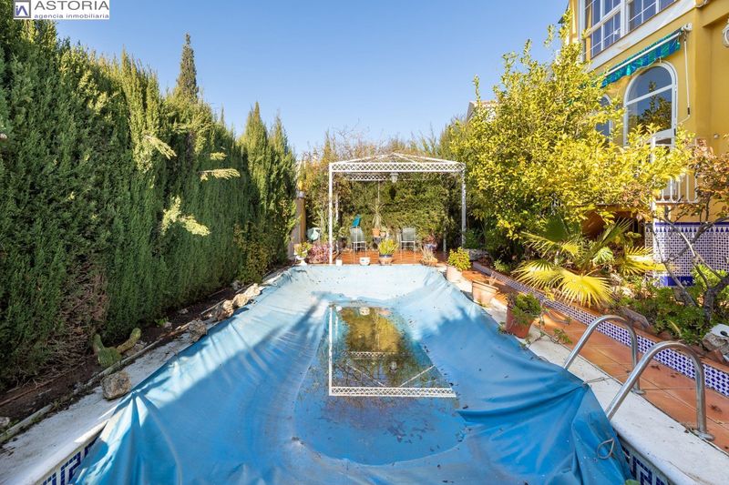 Foto a2baf029-fa96-49b3-8906-bac5514833b7. Xalet amb calefacció aparcament piscina a Albolote