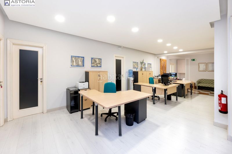 Foto 1b1eb710-a6ac-4184-a749-d591699d77b4. Piso gran vivienda en plaza los campos 7 habitaciones en Granada