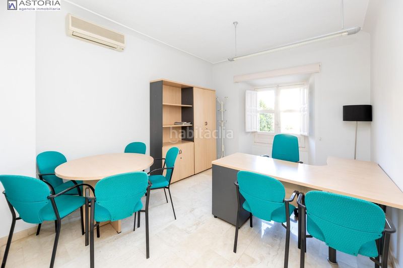 Foto 28bf10ba-4253-44f9-be6e-61198175d966. Piso gran vivienda en plaza los campos 7 habitaciones en Granada