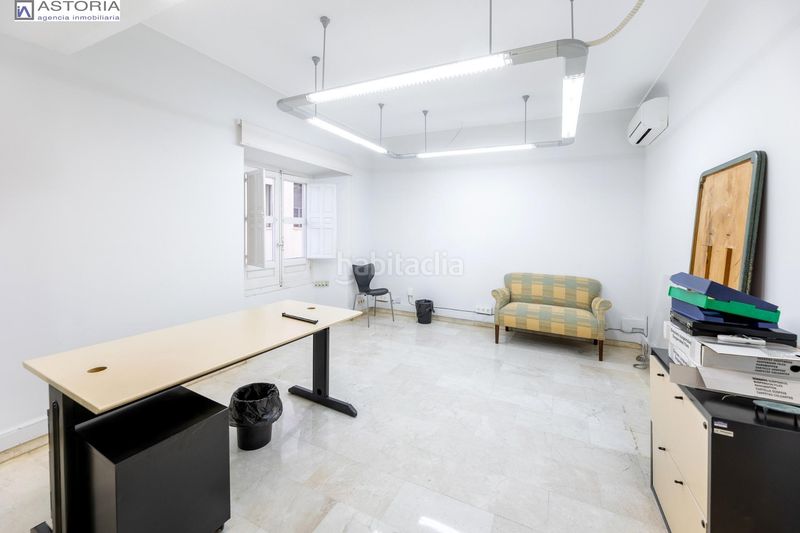 Foto 303f18b1-e066-4360-b893-e5d13407ee55. Piso gran vivienda en plaza los campos 7 habitaciones en Granada