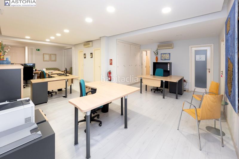 Foto 30ede8e2-9326-4274-bd56-434acca3e3e2. Piso gran vivienda en plaza los campos 7 habitaciones en Granada