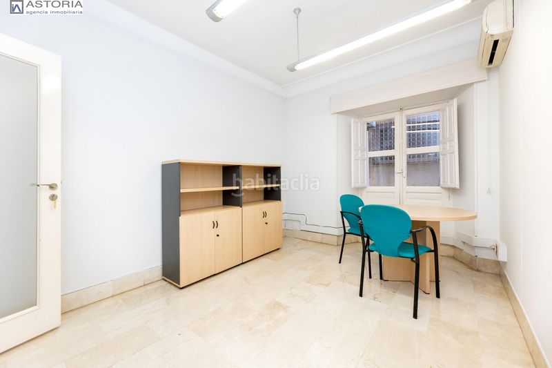 Foto 468d790f-14e8-4014-96fb-002d4411901b. Piso gran vivienda en plaza los campos 7 habitaciones en Granada