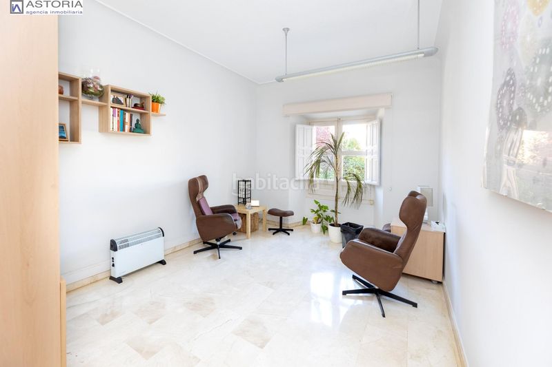 Foto 5591df00-439b-4209-8221-64b5208935ac. Piso gran vivienda en plaza los campos 7 habitaciones en Granada