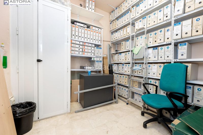 Foto b9c123c8-3de4-4bc3-8910-94eb0ead1b84. Piso gran vivienda en plaza los campos 7 habitaciones en Granada