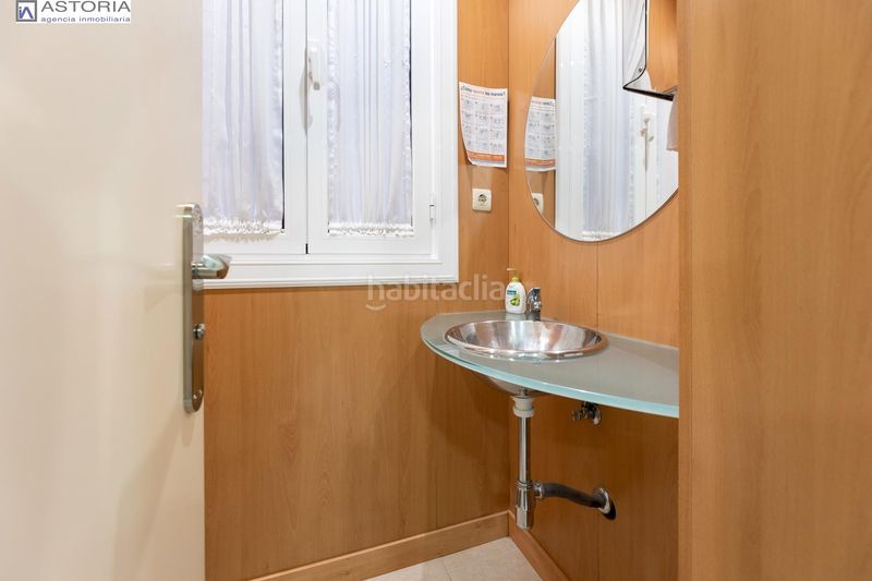 Foto c3cd4e21-93c3-4436-9003-03774d863043. Piso gran vivienda en plaza los campos 7 habitaciones en Granada