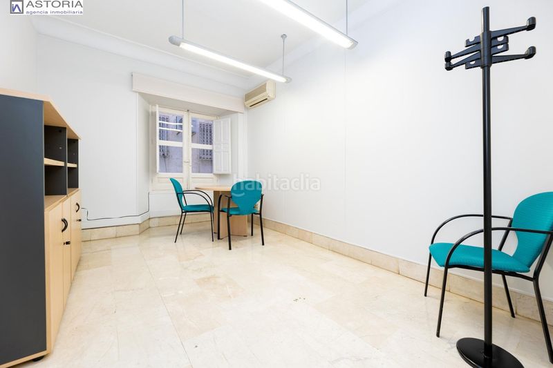 Foto c50757ae-c6f2-4cfe-a285-c119790cd3da. Piso gran vivienda en plaza los campos 7 habitaciones en Granada