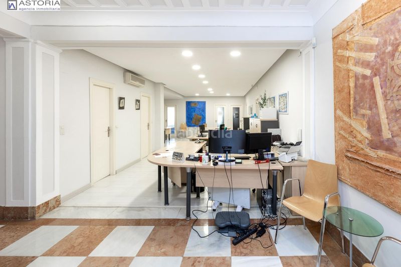 Foto c6801707-b948-4280-a15f-9cc7de186f07. Piso gran vivienda en plaza los campos 7 habitaciones en Granada