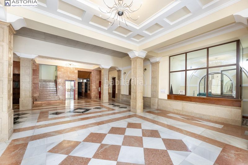 Foto d1c3bd5c-ffb5-4fb3-8098-605ef47875fb. Piso gran vivienda en plaza los campos 7 habitaciones en Granada