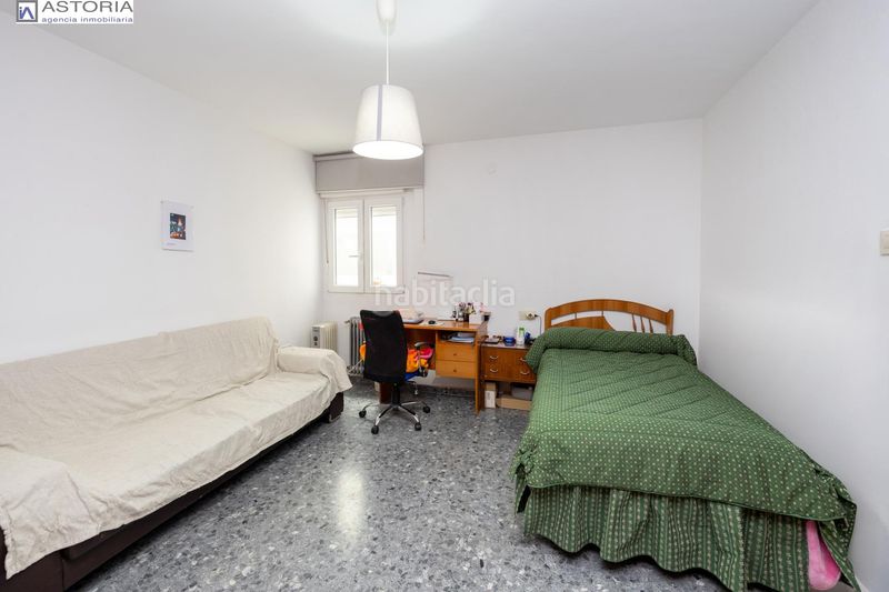 Foto b27836c3-b7a0-4b68-acb5-47a873a9ea7e. Pis a Pajaritos Granada