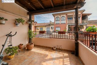 Casa adossada  Calle elisa soriano. Adosado dos en uno con apartamento independiente.