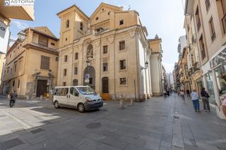 Aparcament cotxe a Calle Calle Puentezuelas, 28