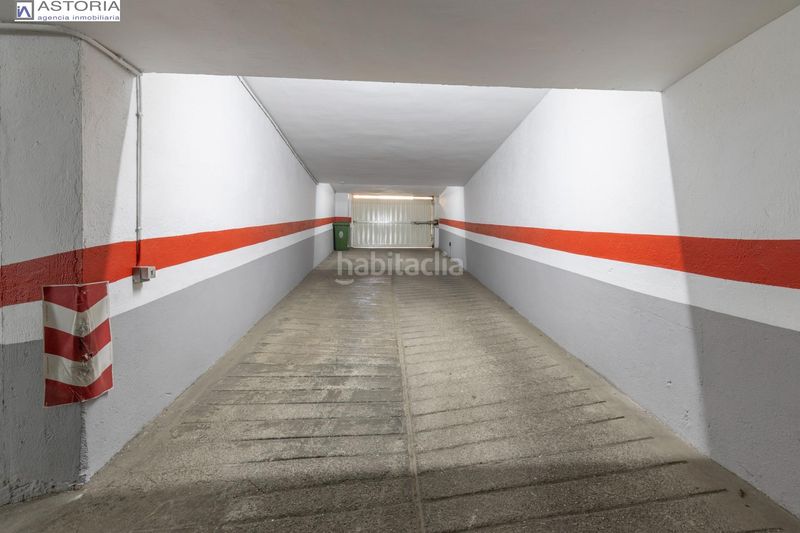 Foto b36a8f82-ece9-4953-a624-986f7195657b. Aparcament cotxe a Centro - Sagrario Granada