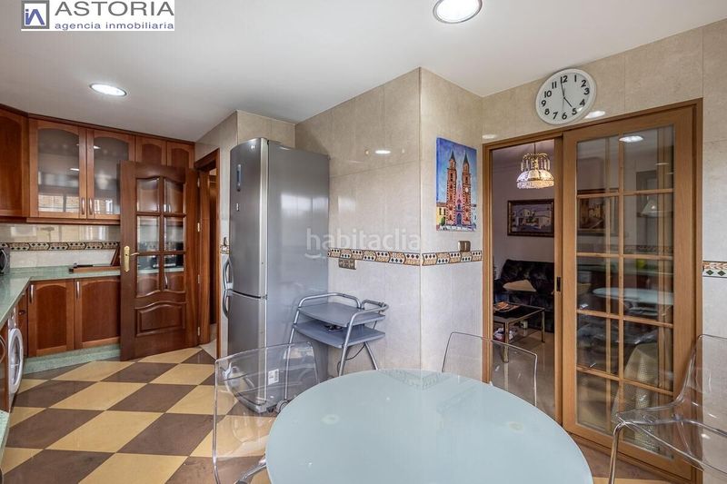 Foto 125b7691-6a42-46e5-93c4-7183d96e6629. Pis amb aparcament a Pajaritos Granada