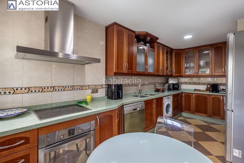 Foto 211c6481-89fd-445e-bdd2-70f0eb1600be. Pis amb aparcament a Pajaritos Granada