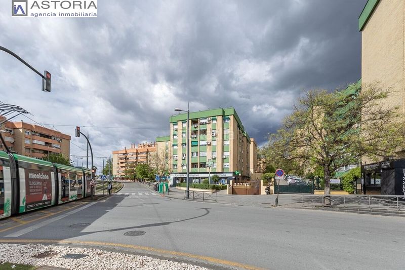 Foto 29df6d14-f1c5-49b4-83bc-e78b931105d6. Pis amb aparcament a Pajaritos Granada