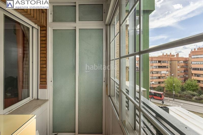 Foto bab3ce03-ddea-452b-9703-336de3d1b2d1. Pis amb aparcament a Pajaritos Granada