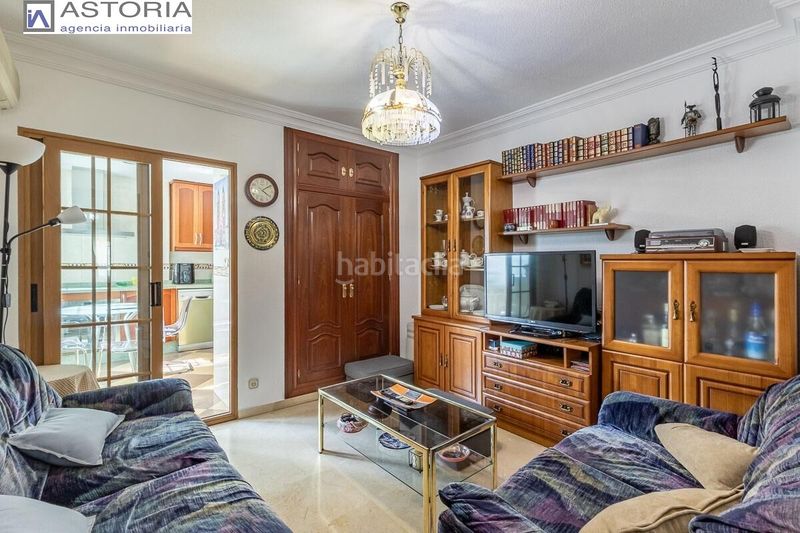 Foto cae70c7b-d0da-4058-a773-eea04ff55d9b. Pis amb aparcament a Pajaritos Granada