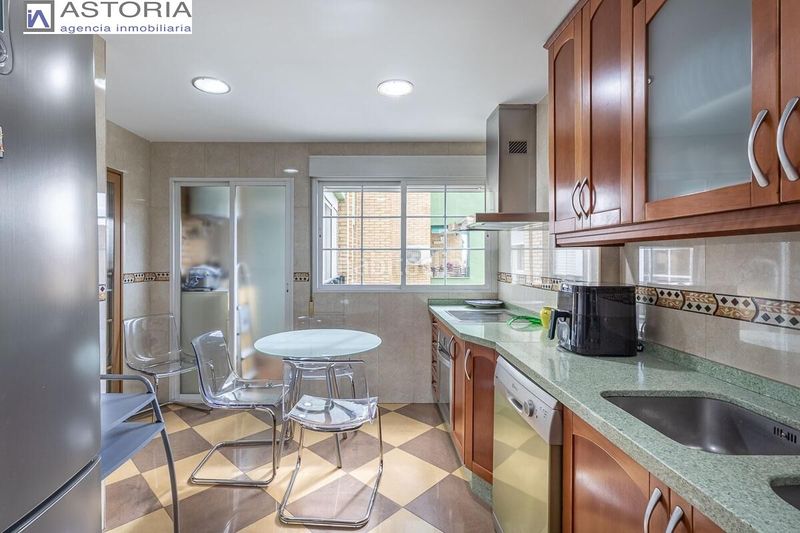 Foto ccdca5d0-40fc-435d-87a5-15c528e0cbfd. Pis amb aparcament a Pajaritos Granada