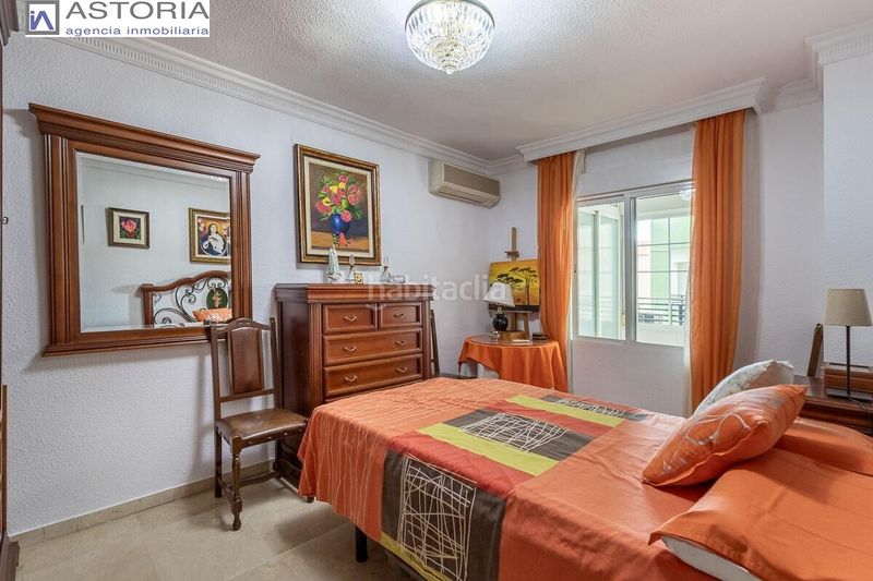 Foto e5009717-de31-4356-97b1-32a9c3000ab4. Pis amb aparcament a Pajaritos Granada